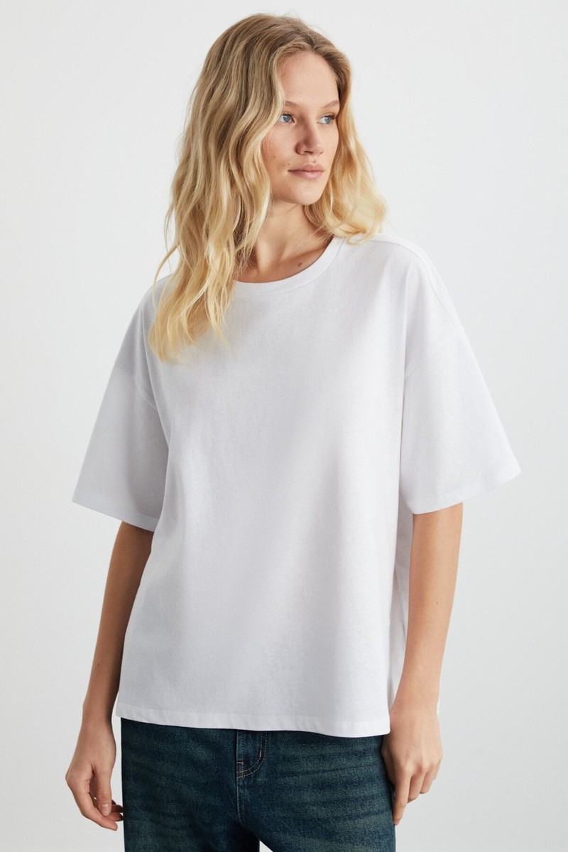 Grimelange Lagertha Kadın %100 Organik Pamuklu Kalın Dokulu Oversize Fit Yuvarlak Yakalı Beyaz T-shirt