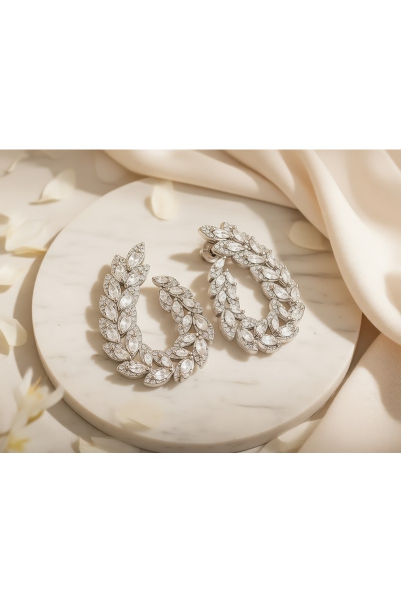 Merano Design Merano Design Kadınlar İçinBaşak Küpe Gümüş Renk Crystal Beyaz Taşlı Zarif — 4. ürün görseli