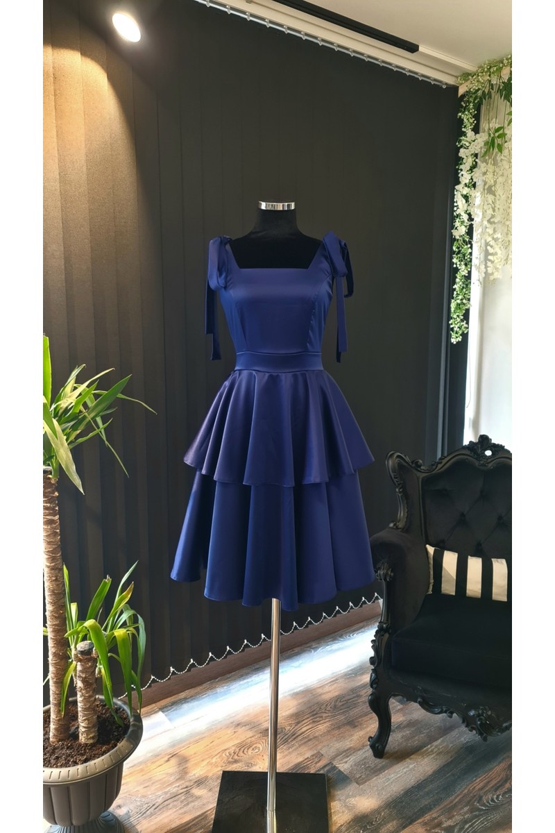 Moda Makko Lacivert Saten Kumaştan Katkat Etekli Kareyaka Mini Boy Mezuniyet Elbisesi